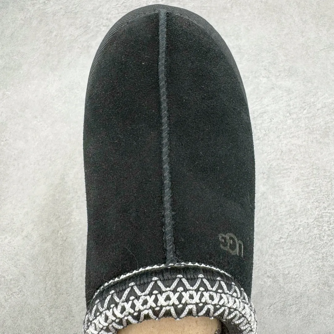 Pick up locally💰520 UGG ethnic style 2553 classic autumn and winter sheep fur all-in-one snow boots. All shoes are made from the same factory as ZP. Longfeng A-grade Australian imported sheep fur all-in-one ethnic style. Brand OEM production line. Fully follow the ZP process. OEM original pattern maker. Adhering to the principle of no original shoes and no development selection. Pay attention to every detail. The most authentic version on the market. TREADLITE "Light Wing" technology outsole. Lightweight/durable/flexible/pile size: 35 36 37 38 39 40 41 42 Coding: by2936060
